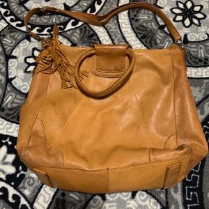 ON HOLD HOBO Sheila Shoulder Bag
